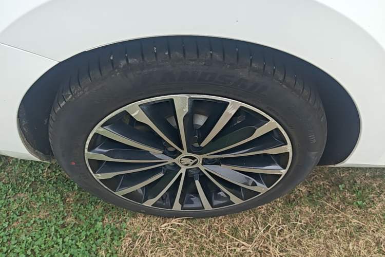 Used Skoda Superb 2018 TSI280 DSG Comfort Edition China VI Standard Right Rear Wheel Hub