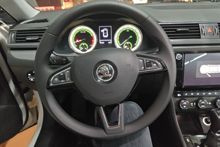 Used Skoda Superb 2018 TSI330 DSG Comfort Edition China V Standard Steering Wheel
