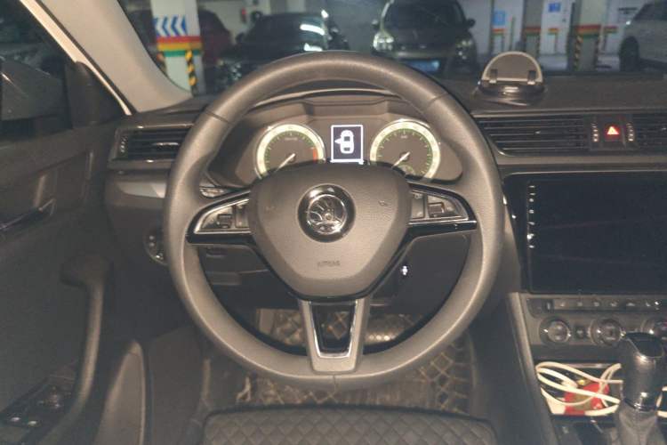 Used Skoda Superb 2018 TSI280 DSG Comfort Edition China VI Standard Steering Wheel