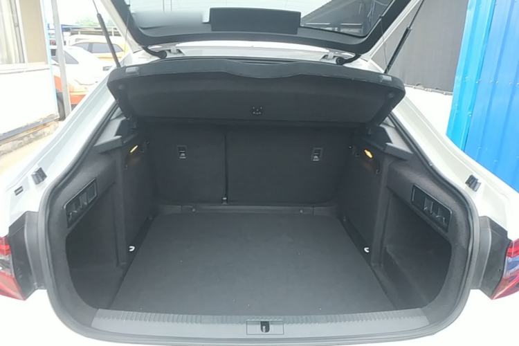 Used Skoda Superb 2018 TSI330 DSG Comfort Edition China V Standard Trunk