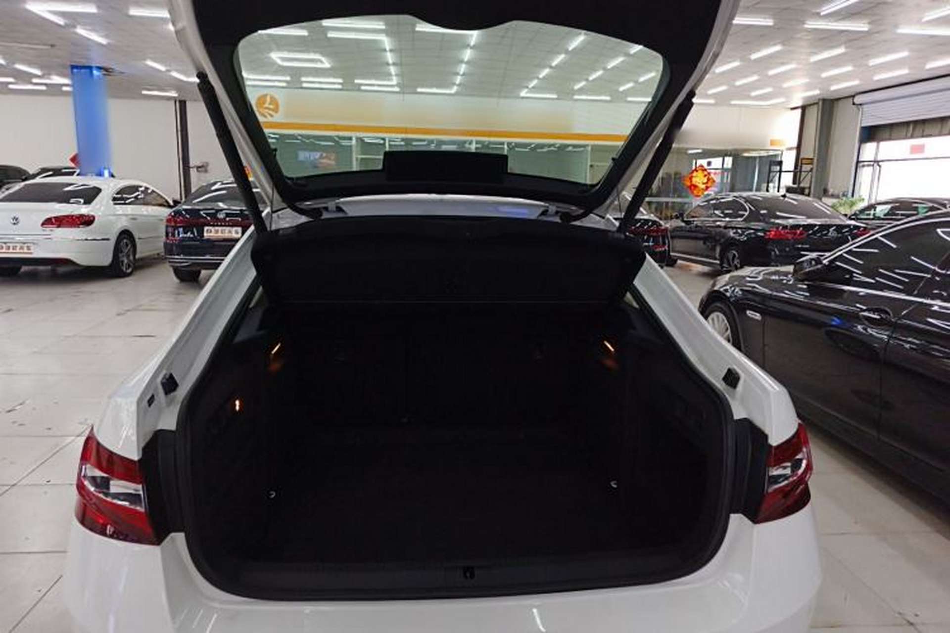 Used Skoda Superb 2018 TSI380 DSG Flagship Edition China V Standard Trunk