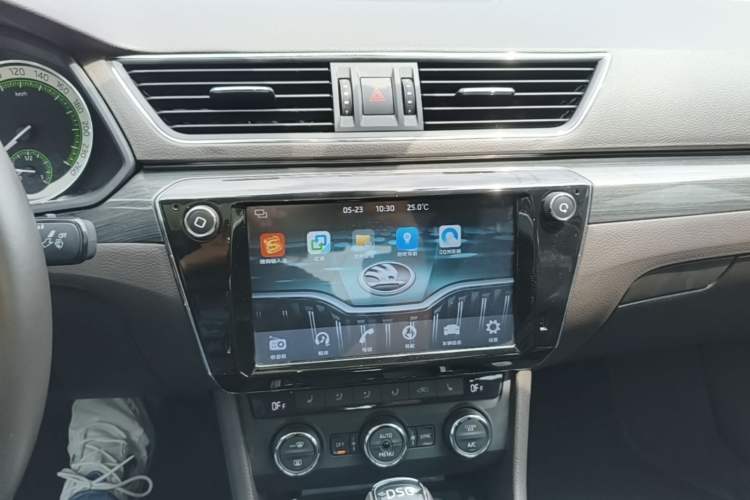 Used Skoda Superb 2018 TSI330 DSG Luxury Edition China V Standard Audio And AC Panel