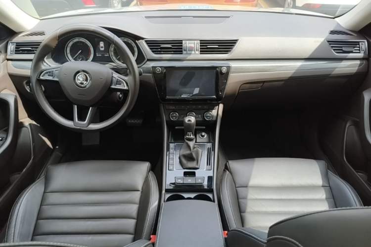 Used Skoda Superb 2018 TSI330 DSG Luxury Edition China V Standard Center Console