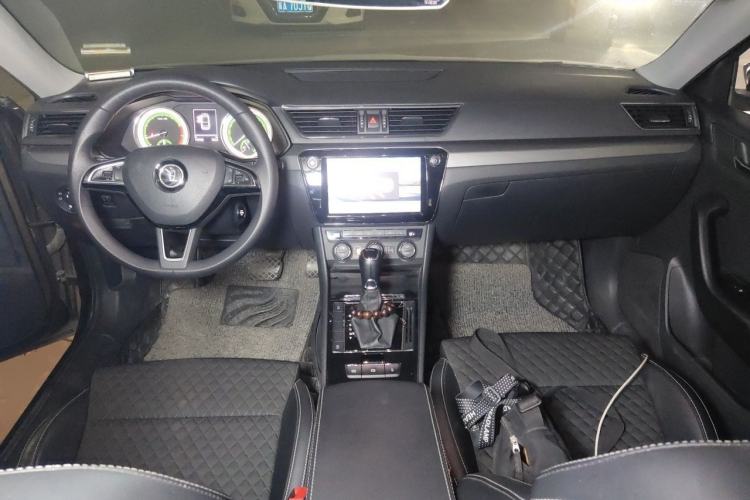 Used Skoda Superb 2018 TSI280 DSG Comfort Edition China V Standard Center Console