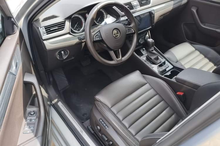 Used Skoda Superb 2018 TSI330 DSG Luxury Edition China V Standard Driver Seat