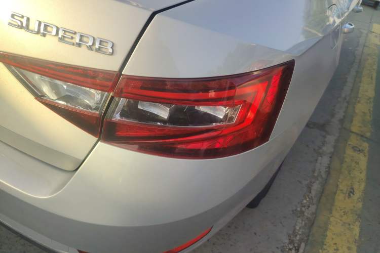 Used Skoda Superb 2018 TSI330 DSG Comfort Edition China V Standard Exterior 3