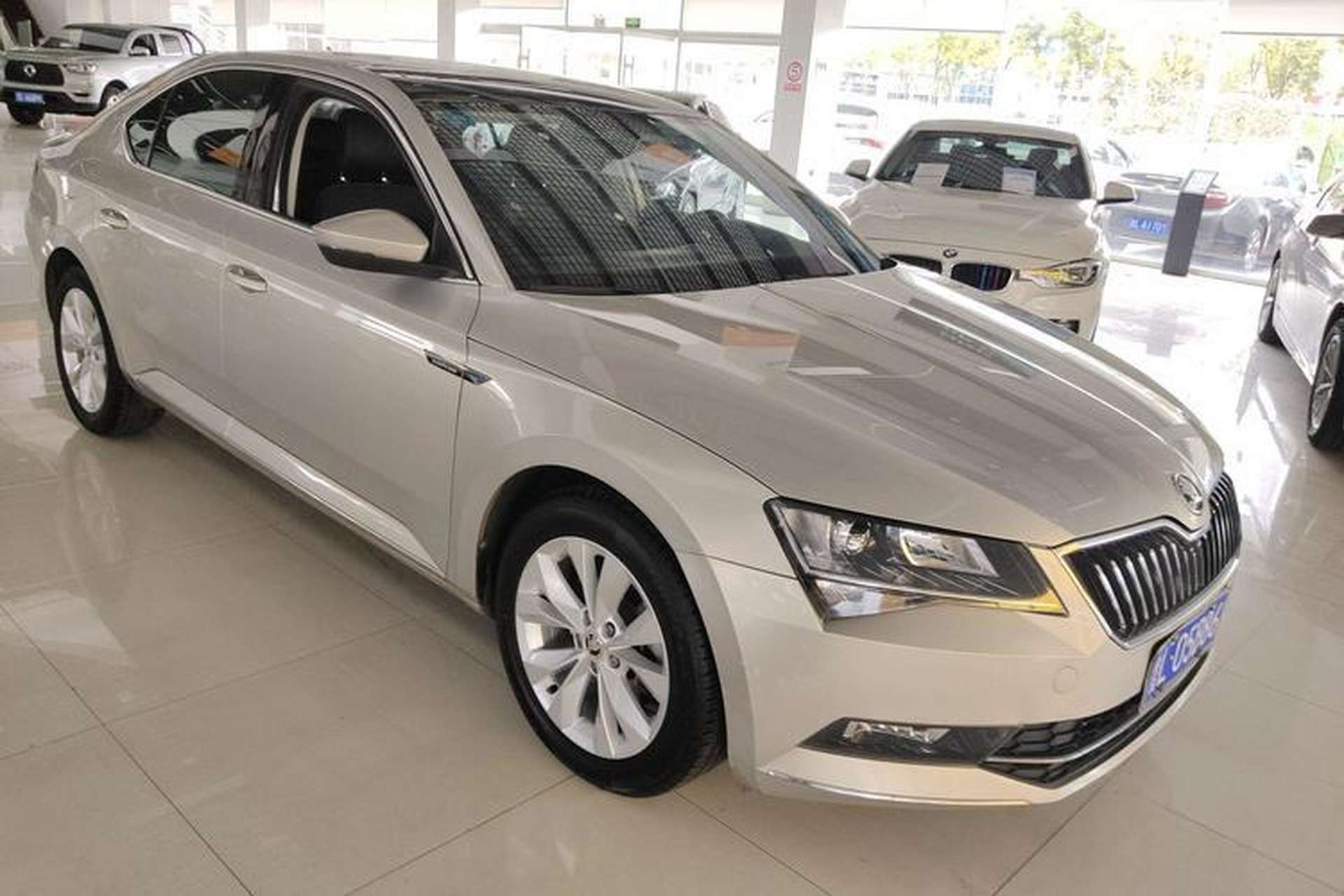 Used Skoda Superb 2018 TSI280 DSG Comfort Edition China V Standard Front Right 45 Deg