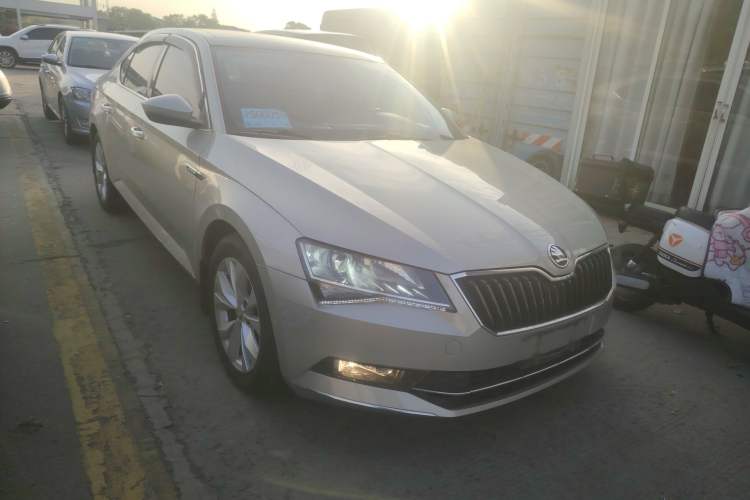 Used Skoda Superb 2018 TSI330 DSG Comfort Edition China V Standard Front Right 45 Deg