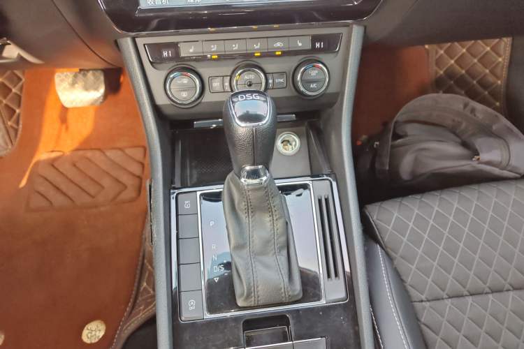 Used Skoda Superb 2018 TSI330 DSG Comfort Edition China V Standard Gear Lever
