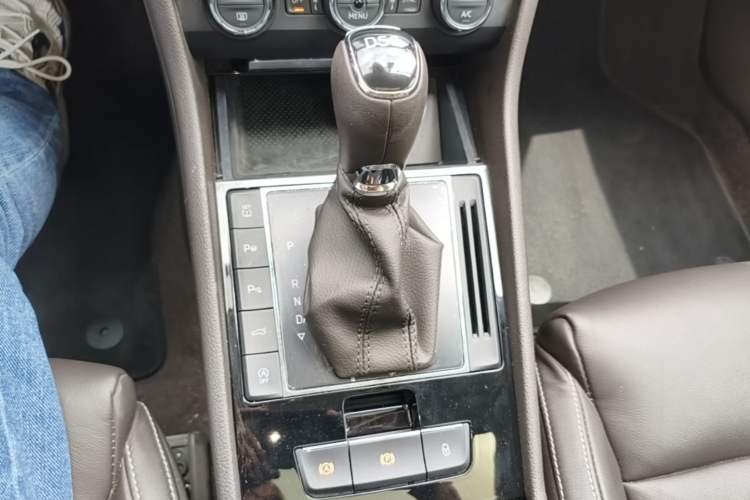 Used Skoda Superb 2018 TSI330 DSG Luxury Edition China V Standard Gear Lever