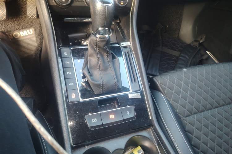Used Skoda Superb 2018 TSI330 DSG Comfort Edition China V Standard Gear Lever