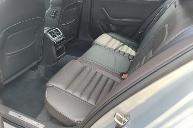Used Skoda Superb 2018 TSI330 DSG Luxury Edition China V Standard Left Rear Seat