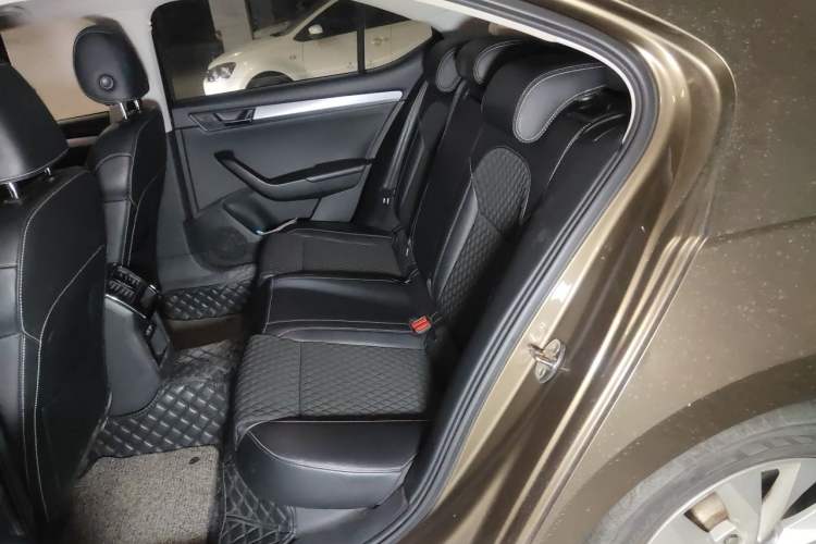 Used Skoda Superb 2018 TSI280 DSG Comfort Edition China V Standard Left Rear Seat
