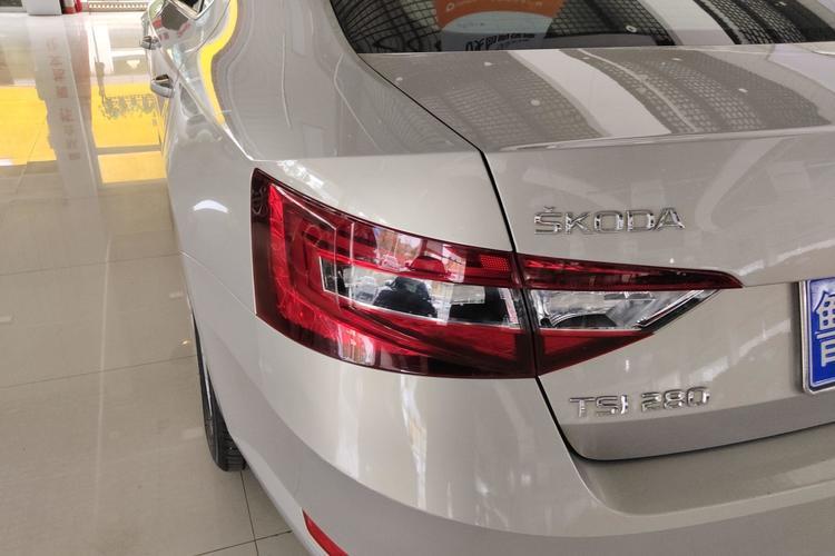 Used Skoda Superb 2018 TSI280 DSG Comfort Edition China V Standard Left Rear Taillight