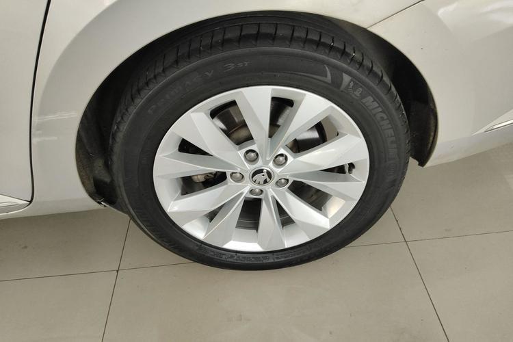 Used Skoda Superb 2018 TSI280 DSG Comfort Edition China V Standard Left Rear Wheel Hub