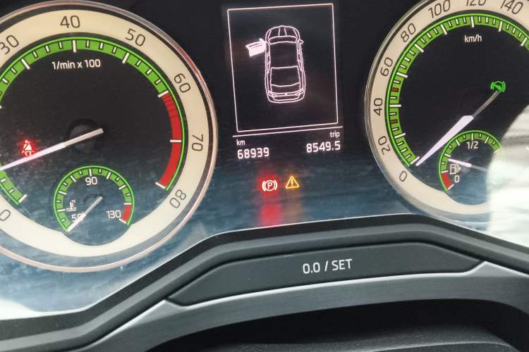 Used Skoda Superb 2018 TSI280 DSG Comfort Edition China V Standard Odometer Close Up