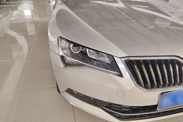 Used Skoda Superb 2018 TSI280 DSG Comfort Edition China V Standard Right Front Headlight