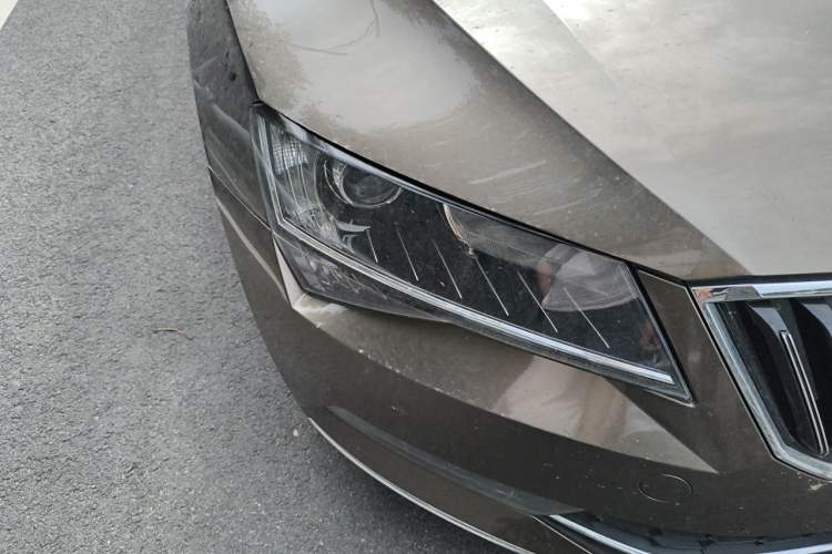 Used Skoda Superb 2018 TSI280 DSG Comfort Edition China V Standard Right Front Headlight
