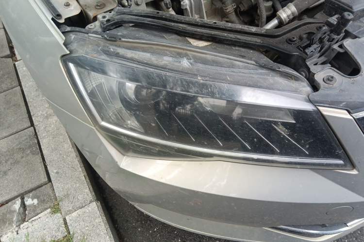 Used Skoda Superb 2018 TSI280 DSG Comfort Edition China V Standard Right Front Headlight