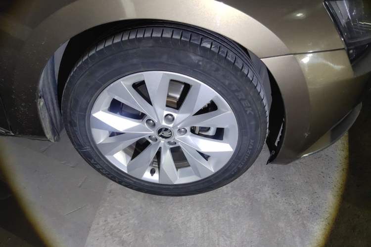 Used Skoda Superb 2018 TSI280 DSG Comfort Edition China V Standard Right Front Wheel Hub