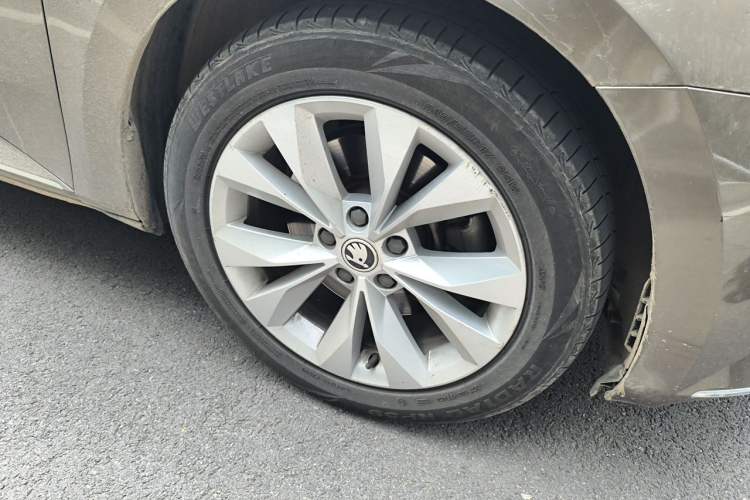 Used Skoda Superb 2018 TSI280 DSG Comfort Edition China V Standard Right Front Wheel Hub