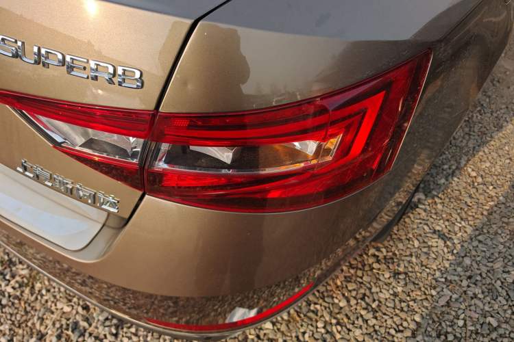 Used Skoda Superb 2018 TSI330 DSG Comfort Edition China V Standard Right Rear Taillight