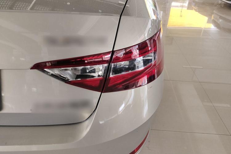Used Skoda Superb 2018 TSI280 DSG Comfort Edition China V Standard Right Rear Taillight