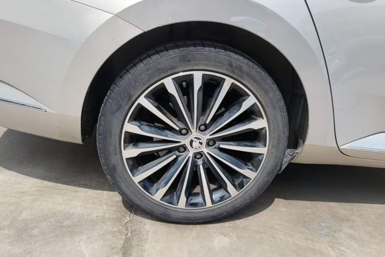 Used Skoda Superb 2018 TSI330 DSG Luxury Edition China V Standard Right Rear Wheel Hub