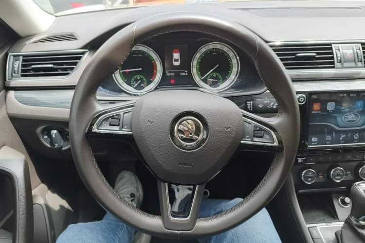 Used Skoda Superb 2018 TSI330 DSG Luxury Edition China V Standard Steering Wheel