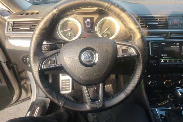 Used Skoda Superb 2018 TSI330 DSG Comfort Edition China V Standard Steering Wheel