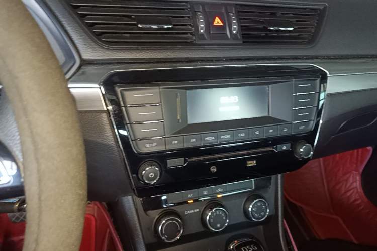 Used Skoda Superb 2019 Restyled TSI280 DSG Standard Edition Audio And AC Panel