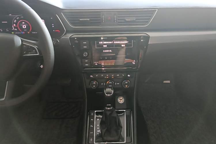 Used Skoda Superb 2019 TSI280 DSG Comfort Edition Audio And AC Panel