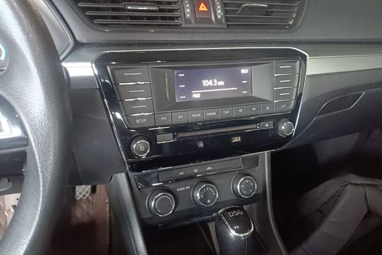 Used Skoda Superb 2019 Restyled TSI280 DSG Standard Edition Audio And AC Panel
