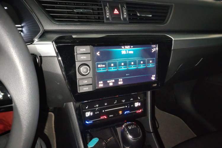 Used Skoda Superb 2019 Restyled TSI330 DSG Comfort Edition Audio And AC Panel