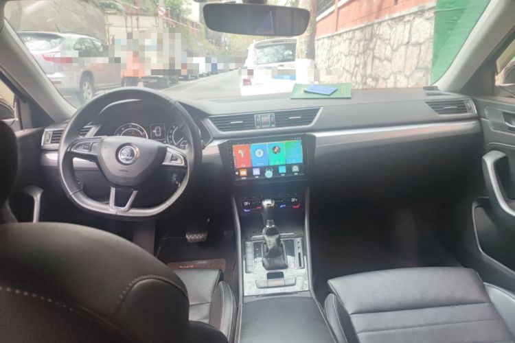 Used Skoda Superb 2019 Facelifted TSI280 DSG Comfort Edition Center Console