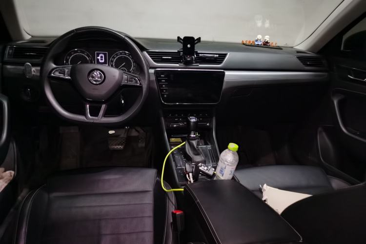 Used Skoda Superb 2019 Facelifted TSI280 DSG Comfort Edition Center Console