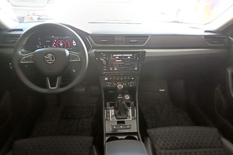 Used Skoda Superb 2019 TSI280 DSG Comfort Edition Center Console