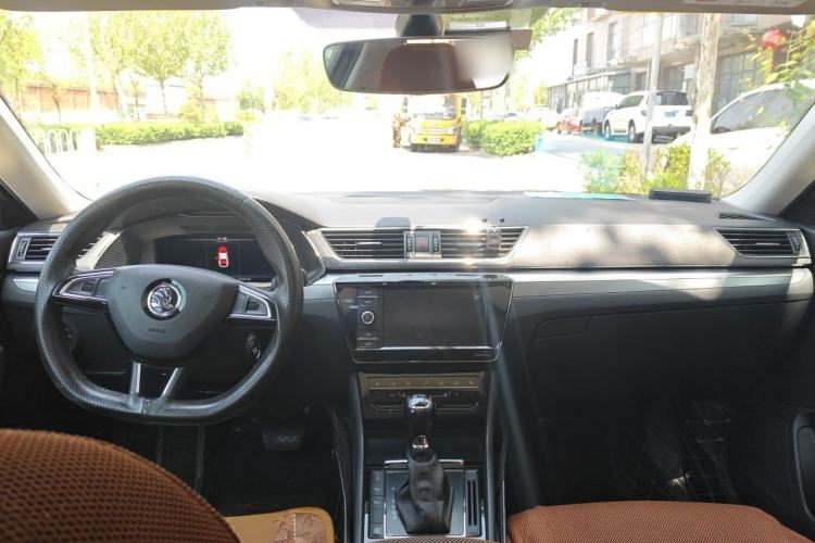 Used Skoda Superb 2019 TSI280 DSG Comfort Edition Center Console