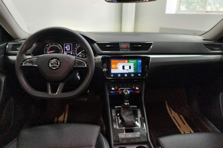 Used Skoda Superb 2019 Facelifted TSI280 DSG Comfort Edition Center Console