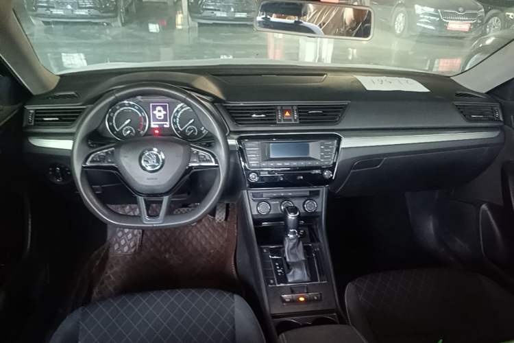 Used Skoda Superb 2019 Restyled TSI280 DSG Standard Edition Center Console