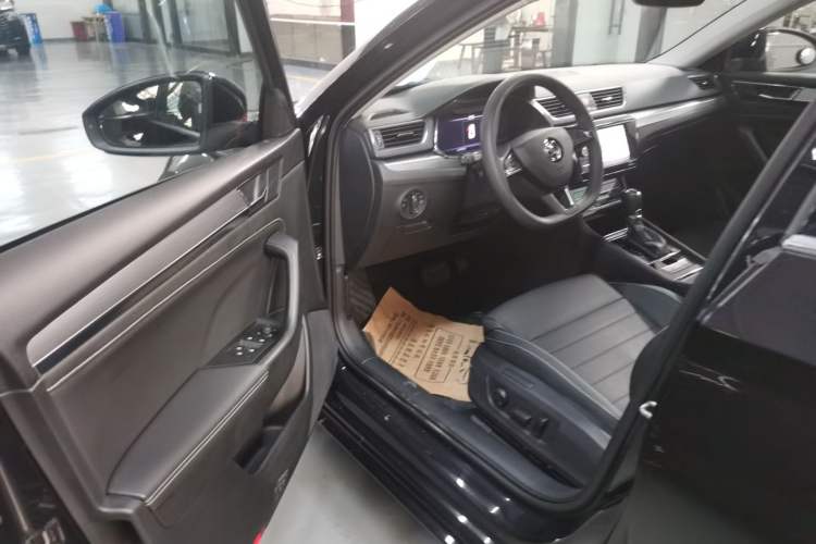 Used Skoda Superb 2019 TSI330 DSG Comfort Edition Driver Seat