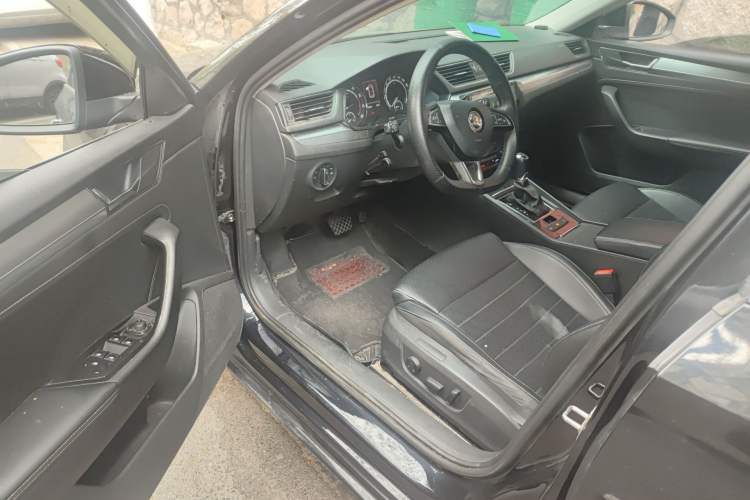Used Skoda Superb 2019 Facelifted TSI280 DSG Comfort Edition Driver Seat