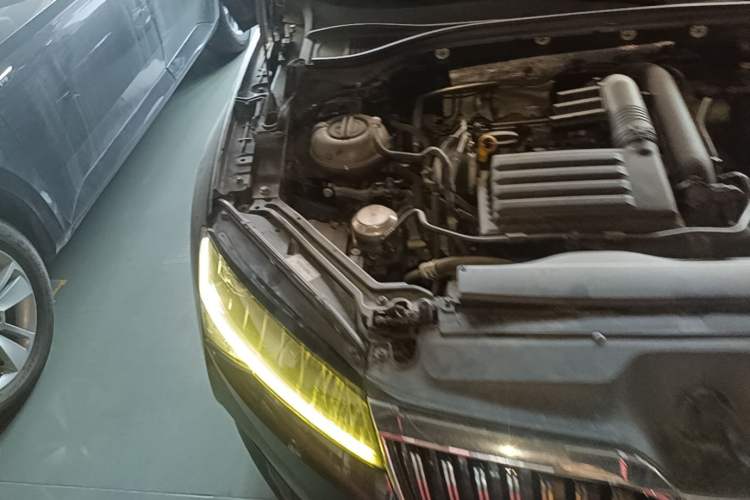 Used Skoda Superb 2019 Restyled TSI280 DSG Standard Edition Engine Bay Right