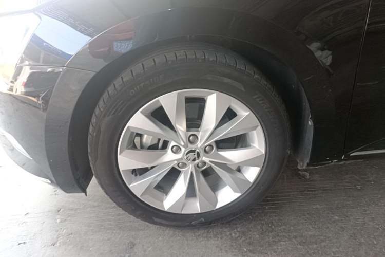 Used Skoda Superb 2019 TSI280 DSG Comfort Edition Exterior 4