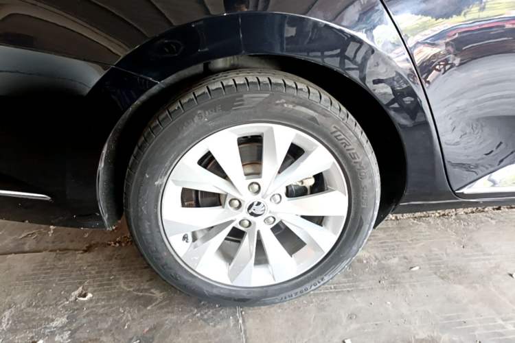Used Skoda Superb 2019 TSI280 DSG Comfort Edition Exterior 5