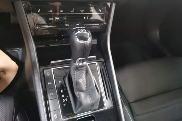 Used Skoda Superb 2019 TSI330 DSG Comfort Edition Gear Lever
