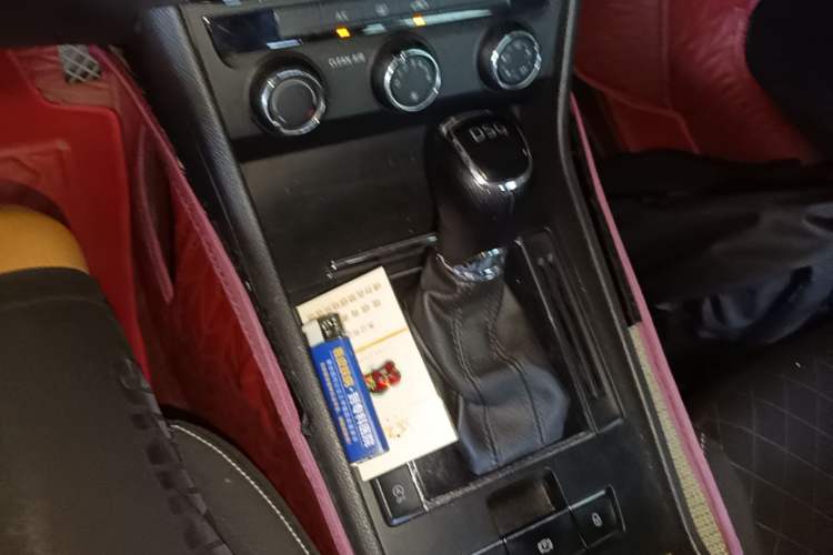 Used Skoda Superb 2019 Restyled TSI280 DSG Standard Edition Gear Lever