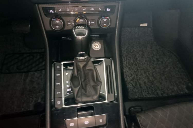 Used Skoda Superb 2019 TSI280 DSG Comfort Edition Gear Lever
