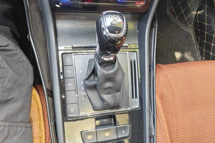 Used Skoda Superb 2019 TSI280 DSG Comfort Edition Gear Lever