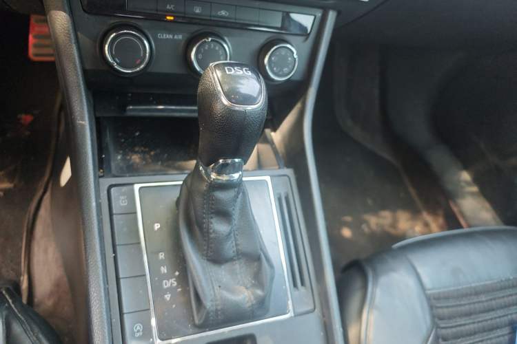 Used Skoda Superb 2019 Restyled TSI280 DSG Standard Edition Gear Lever